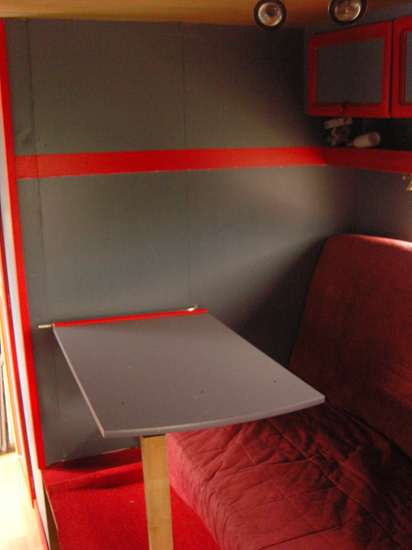 coin salon avec table